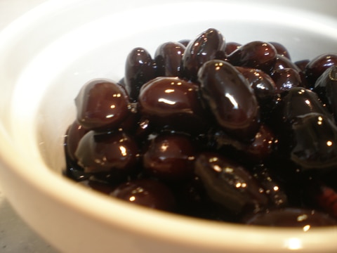 圧力鍋で簡単!もっちり黒豆☆甘さ控えめ